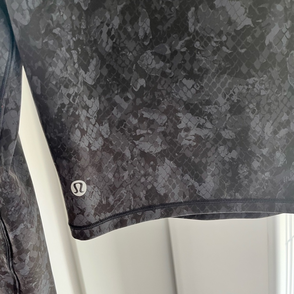 Lululemon Black Patterned Top